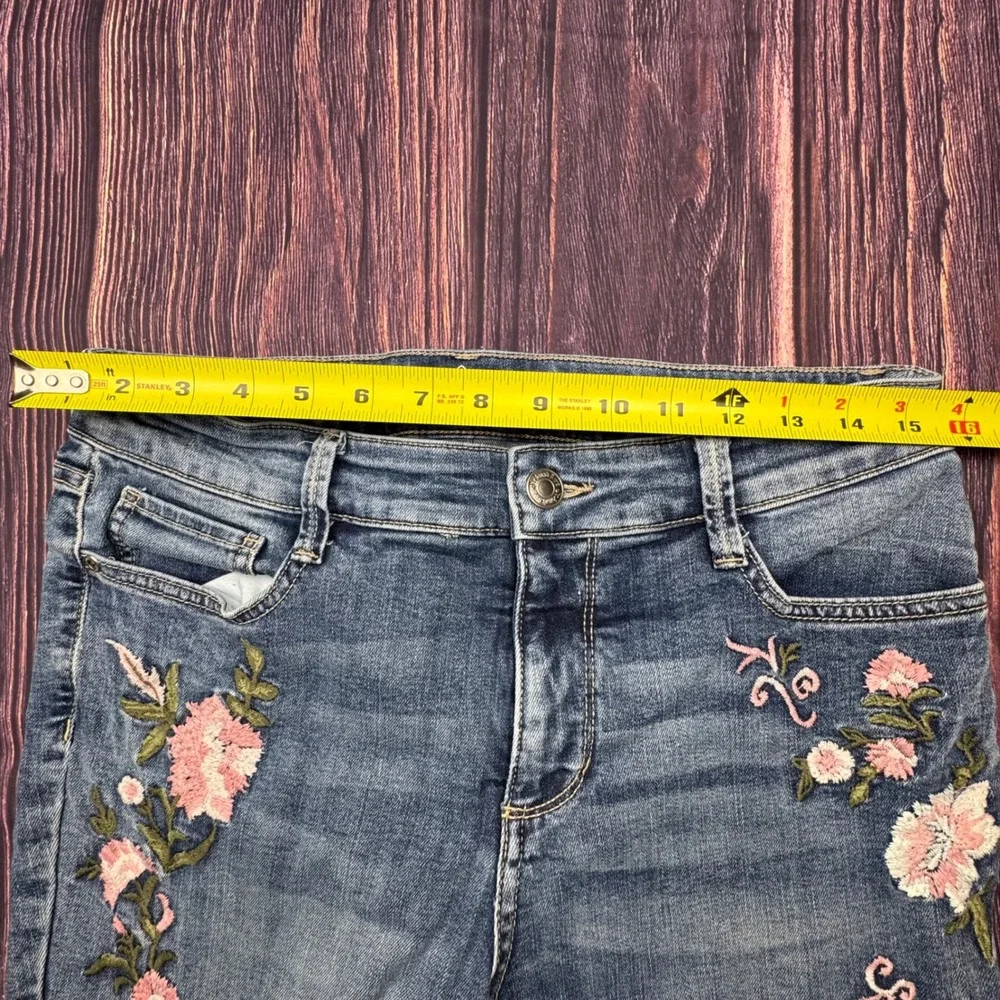 St Johns Bay Skinny Jeans 10 Floral Embroidered Denim Boho Mid Rise Stretch